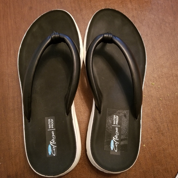 NIB Aqua College flip flops waterproof Amanda size 7.  Bottoms show tried on. - Picture 1 of 7